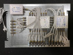 Jultec_JRS0502-4+4T_JRM0516A_kaskadiert_Potentialausgleich_Lochblechplatte_Vormontage