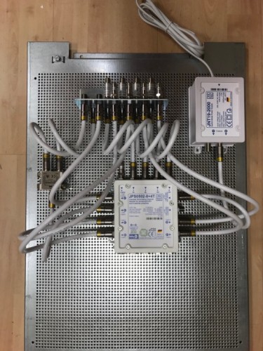 JultecJRS0502-8plus4T_Unicable_EN50494_Multischalter-Einkabeltechnik_Lochblechplatte_Potentialausgleich_Verteilung (1)