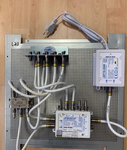 JultecJPS0502-8T_Breitband-LNB-Versorgung_1-Satellit_Verteiler_4-fach_3-belegt