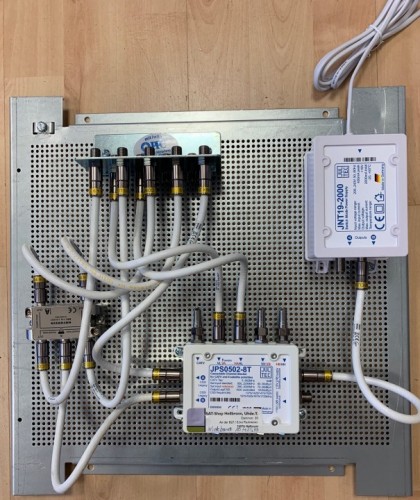 JultecJPS0502-8T_Breitband-LNB-Versorgung_1-Satellit_Verteiler_4-fach_4-belegt