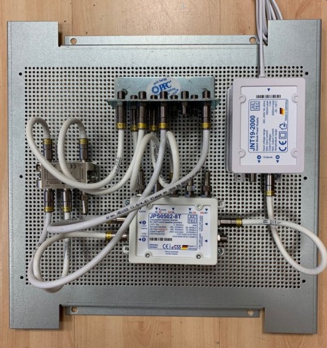 Jultec JPS0502-8T Breitband-LNB Versorgung_4-fach-Verteiler_Potentialausgleich_Lochblechplatte