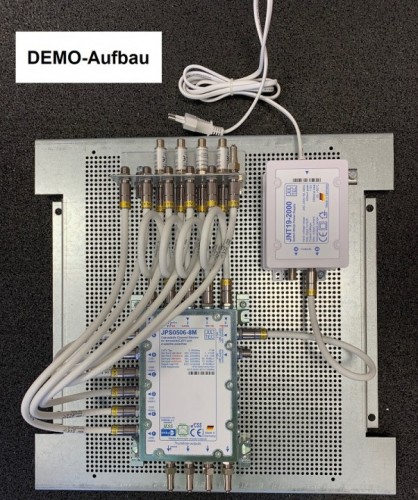 JultecJPS0506-8M_Lochblechplatte_Potentialausgleich-Aufbau_Demo-Aufbau<br />(altes Bild, Aufbau sieht mittlerweile anders aus da die Überspannungsschütze jetzt nach innen zeigen und auch die Bauteile mit PA-Kabel verbunden werden - siehe Bild weiter oben in einem Beitrag mit einem JRS0504-4M Schalter)