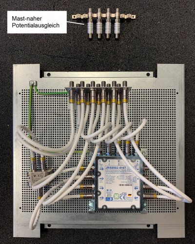 Jultec JRS0502-4+4T Lochblechplatten-Vormontage incl. Potentialausgleich + Verteiler Kathrein EBC114 ohne-Diodenentkopplung