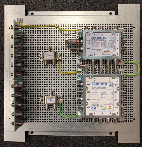 JultecJRM0508M_JPS0502-8M_Kaskadierung_Lochblechplatten-Vormontage-mit-Potentialausgleich_Verteiler_Ueberspannungsschutz_3