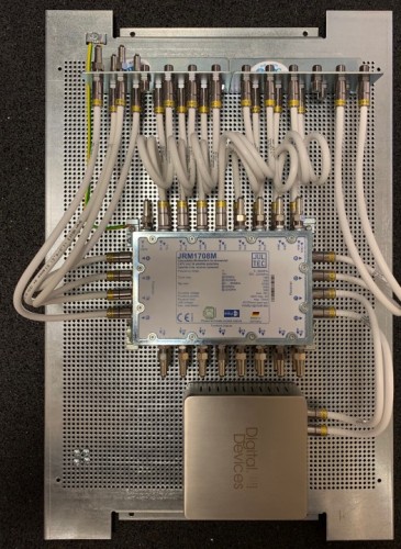 Jultec JRM1708M 4-Satelliten Legacy Versorgung incl. Sat-IP für 2 Streams (mehr möglich über mehr Teilnehmerausgänge in Verwendung oder über Zuschaltung eines Einkabel-Multischalters wie z.B. einen JPS0901-8T/M, der hätte dann per JESS EN50607 Versorgung 8 Tuner-Versorgungen)