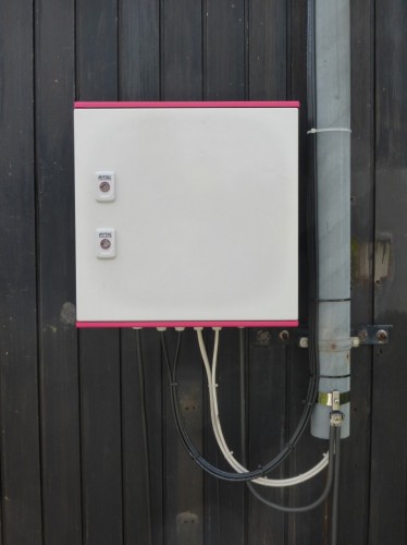 Satantenne-Jultech_wasserdichter-Verteilkasten-Aussenwand_geschlossen.JPG
