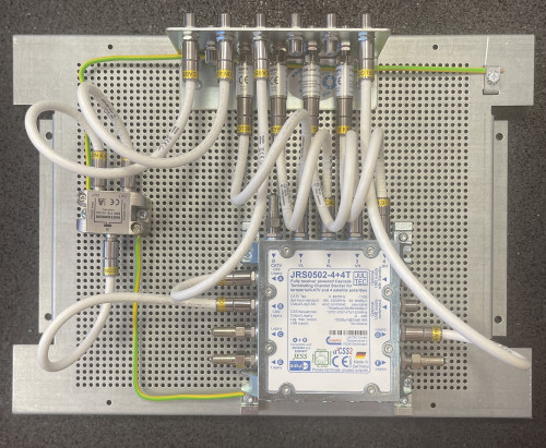 JultecJRS0502-4+4T_Lochblechplatten-Vormontage_Potentialausgleich_Verteiler_KathreinEBC110_2.jpg
