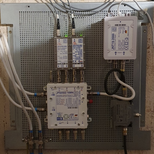 Empfangsanlage umsetzten von Glasfaser- auf Koax-Kabel.jpg