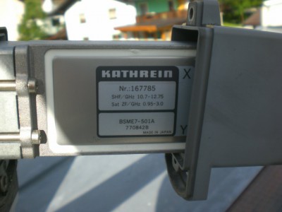 Typenschild auf geöffneter LNB