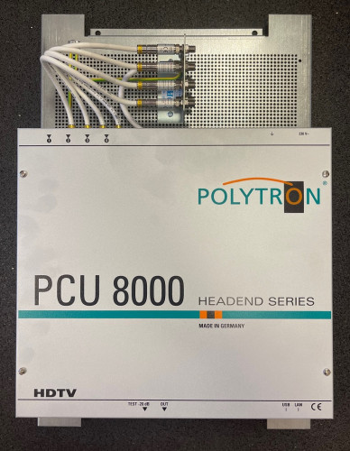 PolytronPCU8610_QAM-Kanalaufbereitungsanlage_Kopfstation_Lochblech-Vormontage_Potentialausgleich_Ueberspannungsschutz1.jpg