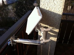 Selfsat-Antenen_Balkon-Halter_Befestigung-nach-innen 3