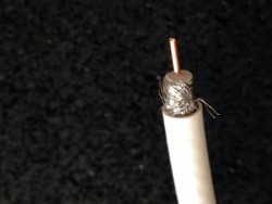 90db-Kabel_abisoliert