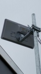 Selfsat_H30D_Befestigung_Antennenmast_Dach4