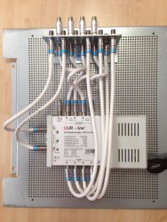 Dur-Line_DCR5-2-4L4_Unicable-Multischalter_Aufbau_Potentialausgleich_Lochblechplatte2