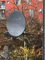 Satantenne_Balkon_Montage_Multifeed-Empfang