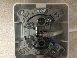 Jultec_JADTRSM400_Monteur.JPG (143.57 KiB) 5023 mal betrachtet Jultec JAD400TRSM eigenartige Montage (Abschirmung Koaxkabel Geflecht)