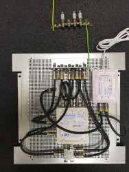 Jultec JPS0504-8T JNT19-2000 Breitband-LNB-Versorgung mit Jultec JFA110 UKW-Verstärker + Verteiler Kathrein EBC110 im Potentialausgleich auf Lochblechplatte 40x40cm