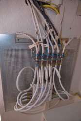 Multischalter_JRS502-4+4T_DVB_T_Potentialausgleich.jpg