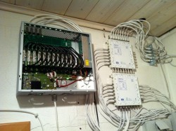 PolytronQAM12-Jultec-JRM_Multischalter-Mischaufbau_Hotel_DVB-C_und_DVB-S2 (1).JPG (213.42 KiB) 3561 mal betrachtet PolytronQAM12-Jultec-JRM_Multischalter-Mischaufbau_Hotel_DVB-C_und_DVB-S2 (1)
